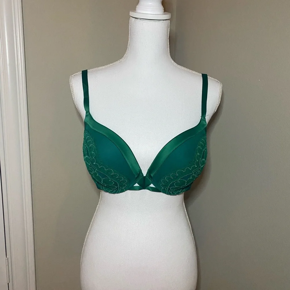 Victoria Secrets push up bra - Picture 1 of 5